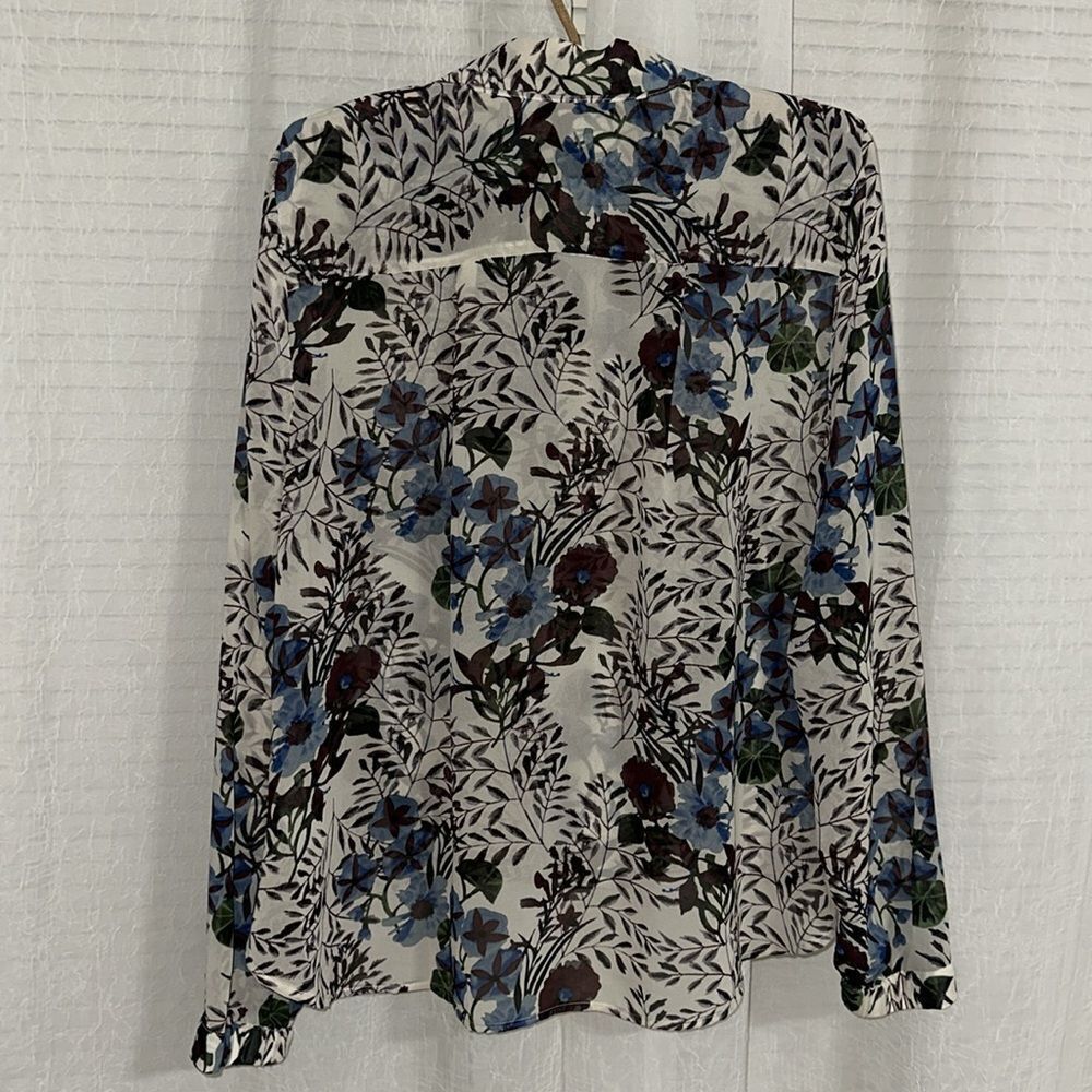 CAbi L Victoria Winter Floral Long Sleeve Front Tuck High Low Long Sleeve Blouse - Picture 6 of 16